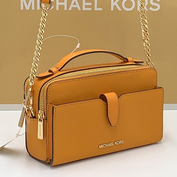 MICHAEL KORS JET SET ITEM MEDIUM DOUBLE ZIP PHONE XBODY HONEYCOMB COLOR
NWT - Picture 2 of 16